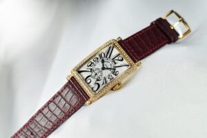フランクミュラーのレディース中古時計を比較するイメージ