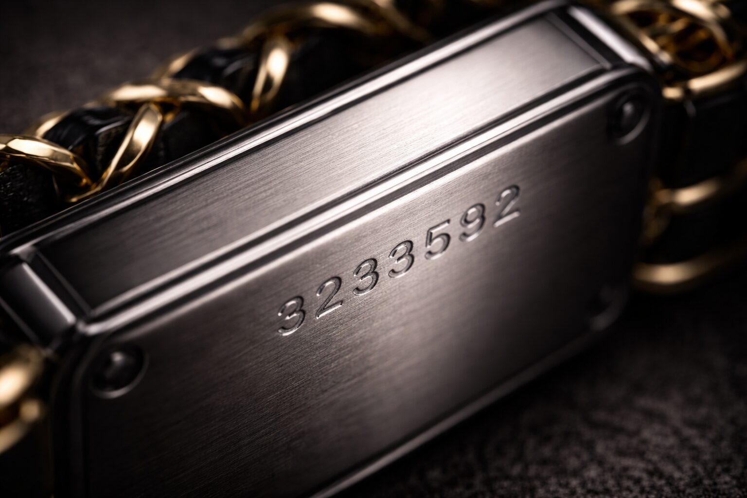 シリアル番号確認の偽物見分け方