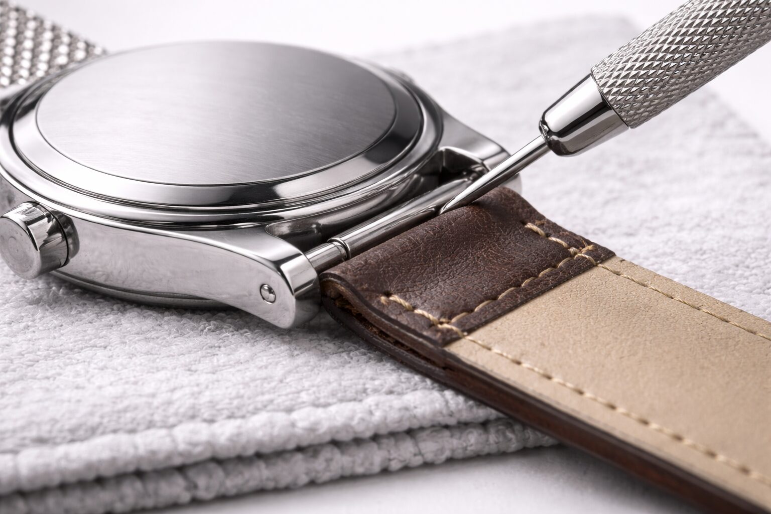 ストラップ交換方法とバネ棒