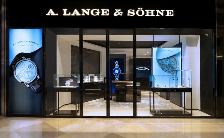 【ランゲアンドゾーネのオーバーホール料金は高い？】正規と修理店を比較